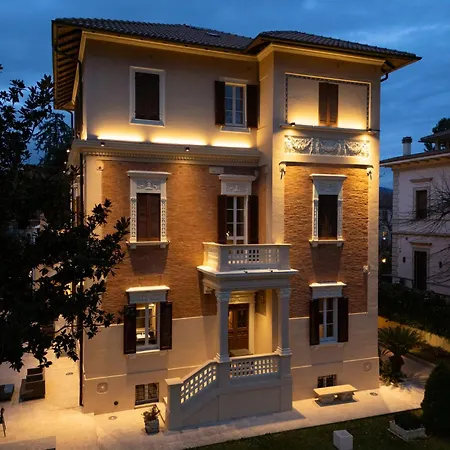 Unahotels Villa Dei Platani Foligno-2